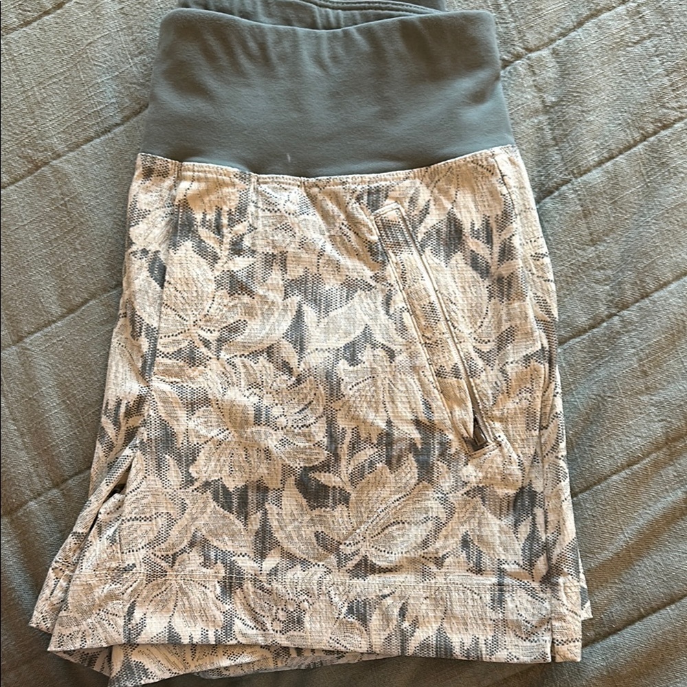 Athleta Trekki North Shorts